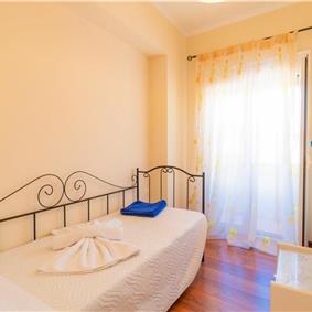 5 bedroom villa with pool, near Acharavi, sleeps 9